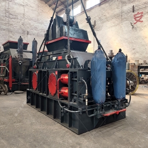 2PG1200x800大型液壓對(duì)輥制砂機(jī)發(fā)貨圖片