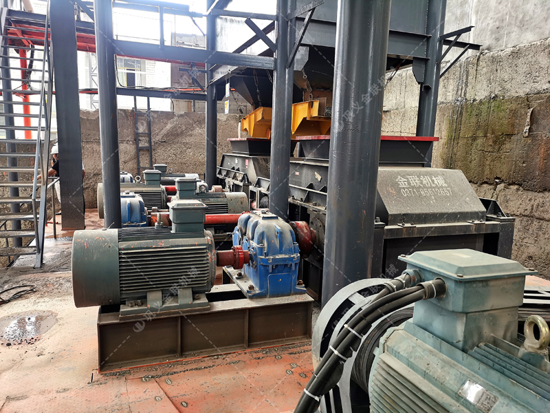 廢棄混凝土骨料破碎用到哪些設備？對輥破碎機怎么樣？