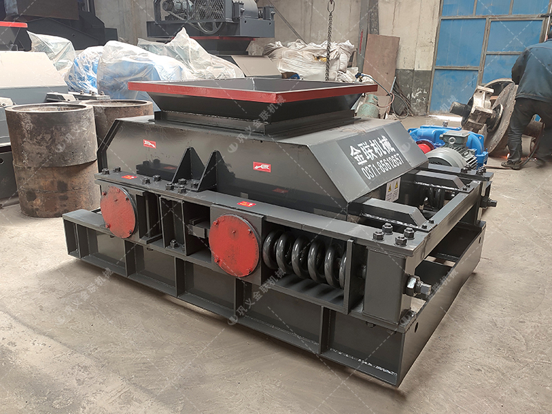 雙齒輥破碎機(jī)處理含雜原煤：專業(yè)優(yōu)勢(shì)究竟比傳統(tǒng)設(shè)備強(qiáng)在哪？